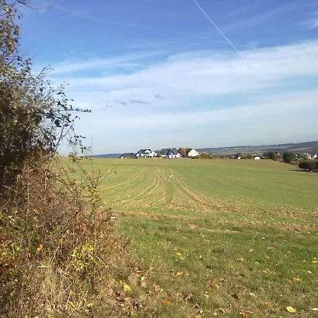 Haus Stefanie 度假居 Niederburg