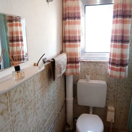 Haus Stefanie Semesterbostad Niederburg